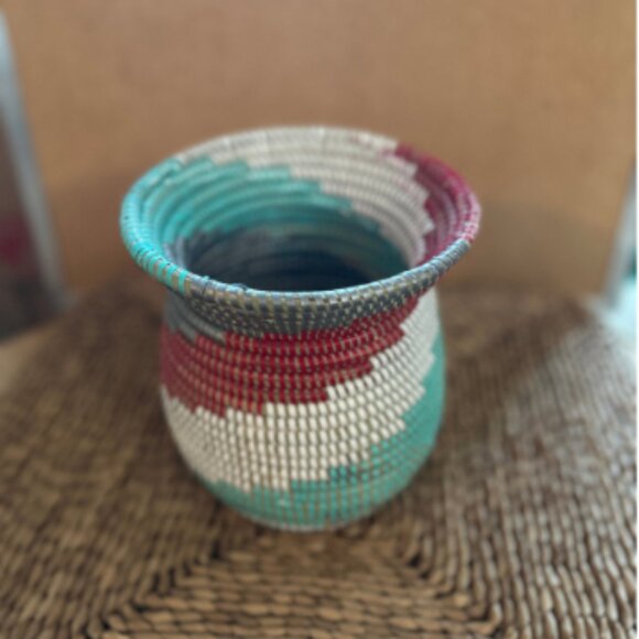 Pots de Fleurs Petits Layou : Nature et Élégance - Picture 5 of 9